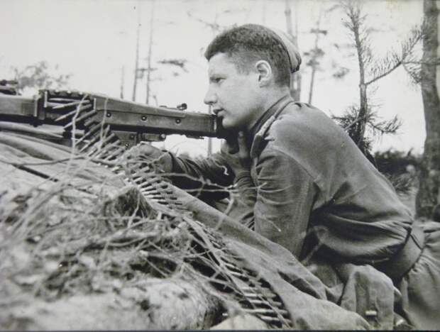 Подполковник Михаил Иванович Сукнев - пожалуй, единственный командир отличившегося батальона, который документально подтвердил свой боевой опыт.-3