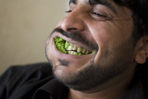 mg_6402_chewing_qat