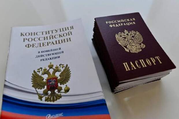Тамбовским школьникам в День России вручили паспорта