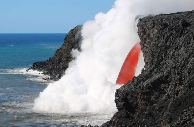 Лава, текущая из вулкана Килауэа на острове Гавайи