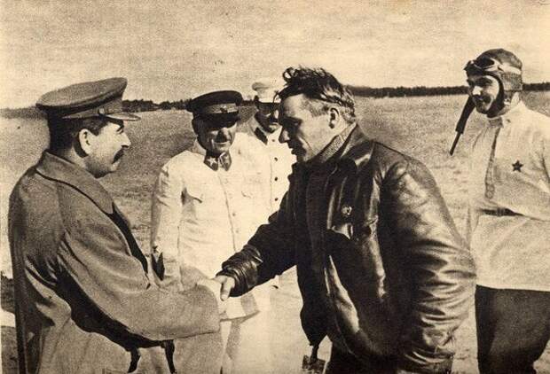 В 1938м году Сталин предложил лётчику Валерию Чкалову возглавить НКВД.