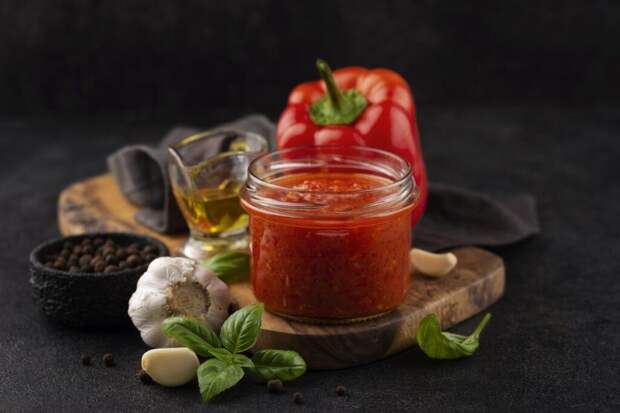 Забудьте о варке: как приготовить аджику, которая хранится пять месяцев