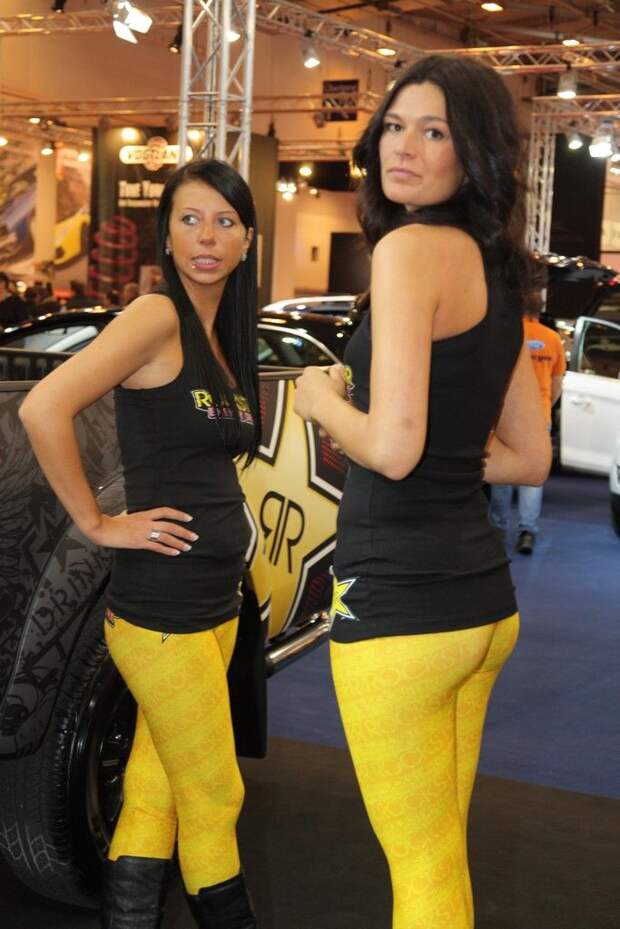 Девушки с автосалона Essen Motor Show (72 фото)