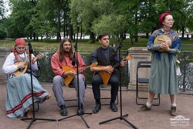 Семья как праздник: Петербург отмечает День семьи, любви и верности
