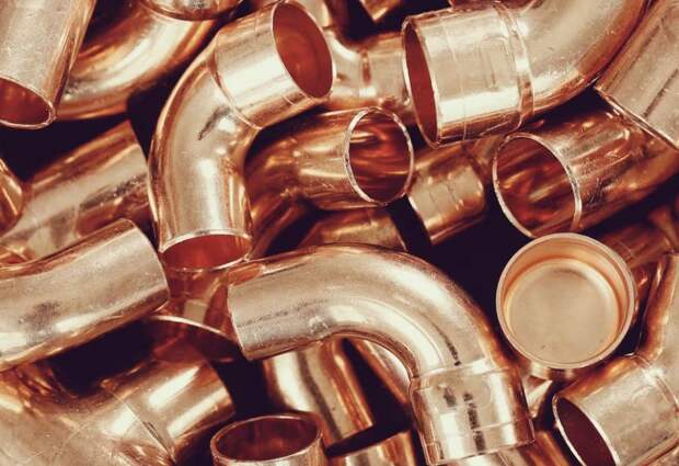 https://www.freepik.com/free-photo/copper-pipes_8737151.htm#query=copper&position=11&from_view=search&track=sph