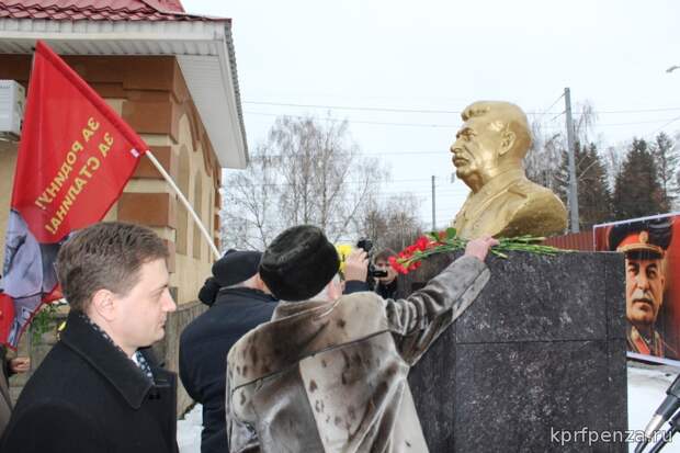 Ответ на открытие Ельцин-центра не заставил долго ждать - открыт первый в России Сталин-центр