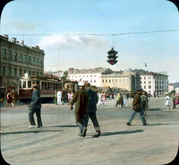 Редчайшие снимки Москвы 1931 года в цвете (77 фото)