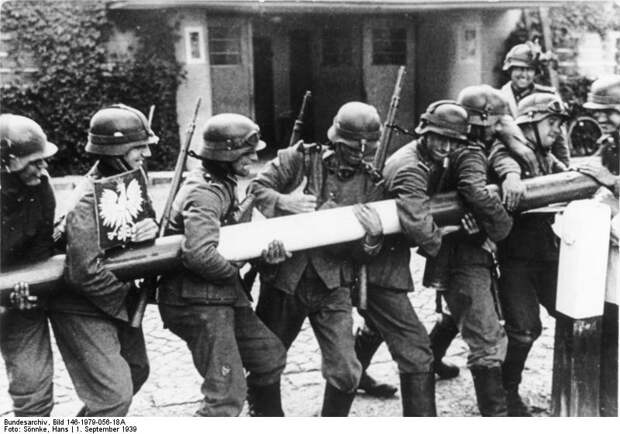 Файл:Bundesarchiv Bild 146-1979-056-18A, Polen, Schlagbaum, deutsche Soldaten.jpg