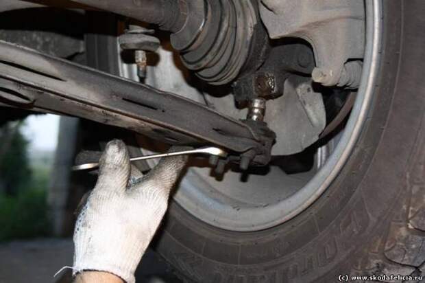 Меняем шаровые опоры на Skoda Felicia
