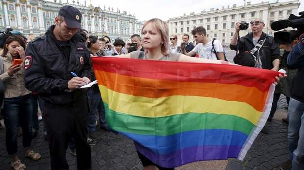 RFE: Полиция Петербурга пресекла гей-пикеты в день ВДВ