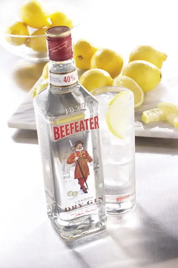 С чем пить белый джин. Джин Beefeater. Джин тоник Бифитер. Алкоголь Beefeater. Джин (напиток).