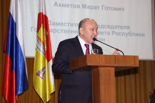 Ахметов призвал аграриев Дрожжановского района уделять внимание масличным культурам