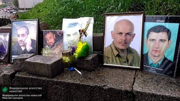 Киевские антифашисты вывесили фотографии Олеся Бузины на Крещатике