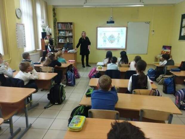 На прошлой неделе для ребят с 1 по 7 класс были проведены уроки на тему: “путешествие по России.