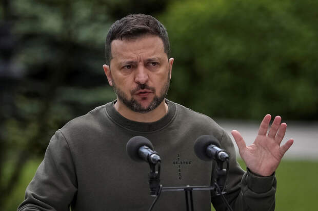 Зеленский заявил, что США обязаны поставить Украине "эскадрилий истребителей"