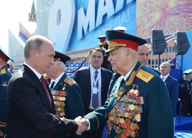 Владимир Путин и ветеран Владимир Путин и ветеран