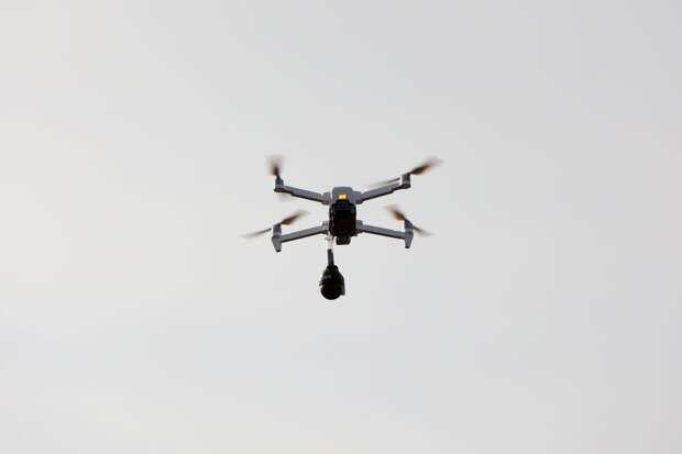 FPV-дрон влетел в незапертую дверь к операторам БПЛА и взорвал их