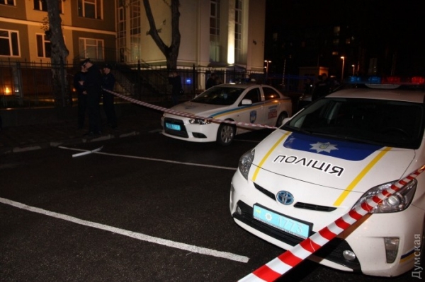 В Одессе расстреляли банк из гранатомета В Одессе расстреляли банк из гранатомета