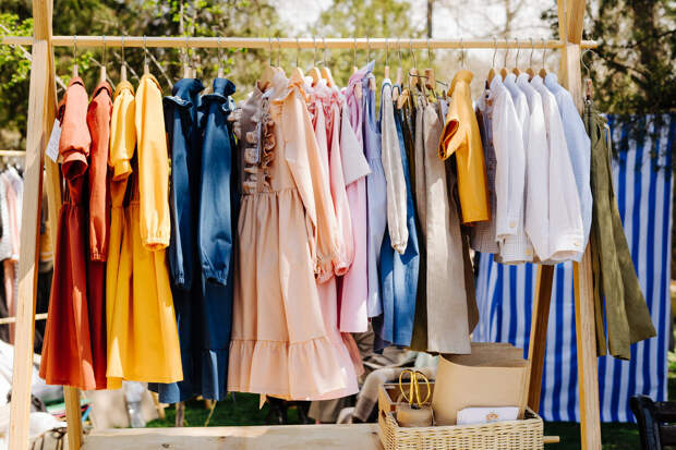 Экономист Алексеев: одежда из хлопка и льна подорожала на 30–40%