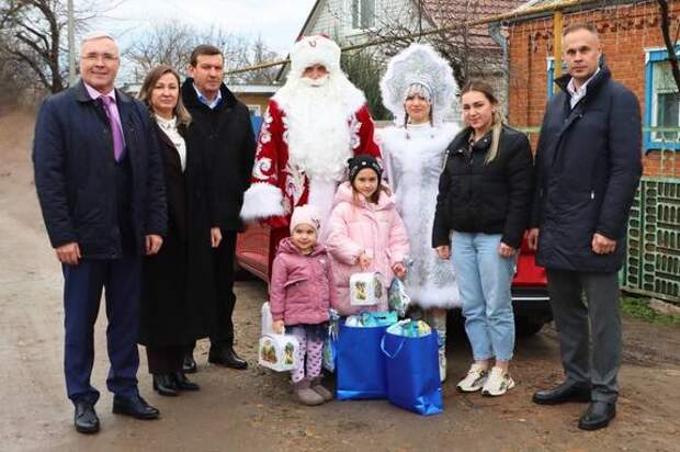Эдуард Кузнецов поздравил семьи участников СВО в Брюховецком районе