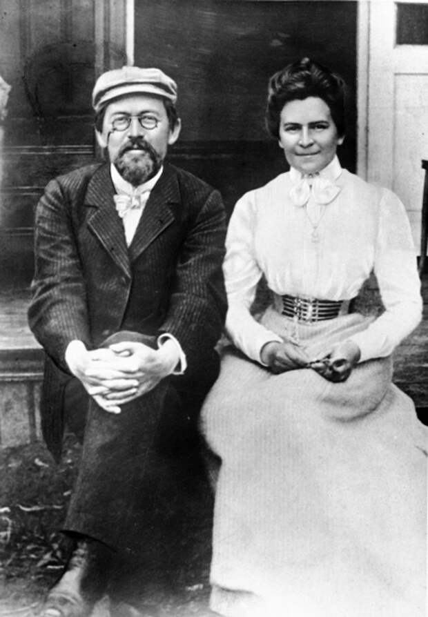Репродукция фотографии писателя А. П. Чехова и его жены, актрисы О. Л. Книппер-Чеховой