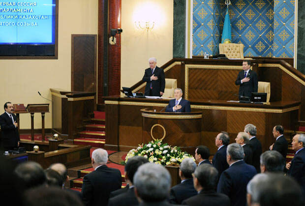 Нурсултан Назарбаев в парламенте Казахстана