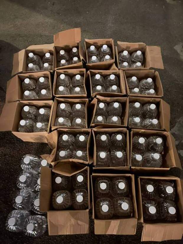 В Смоленске на проспекте Гагарина остановили автомобиль с сотнями литров алкоголя "вне закона"