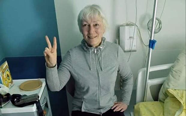 Освобождена после апелляции: в Риге из тюрьмы вышла Елена Крейле, обвиняемая за инсталляции в окне квартиры