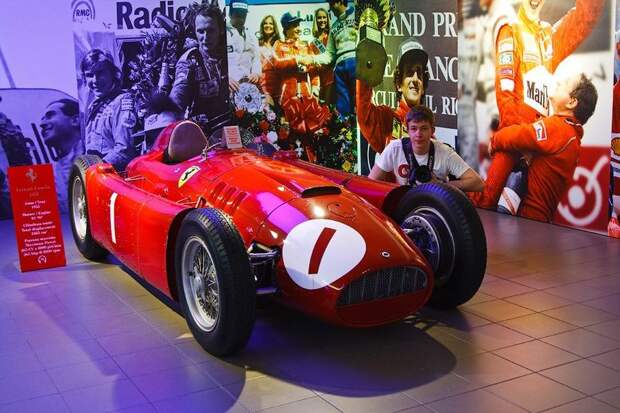 ferarri_museum_1 (11)