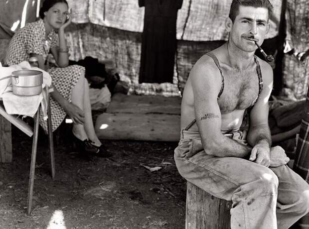 Орегон, август 1939. На руке у мужчины татуировка с номером социального страхования, по номеру удалось узнать, что на снимке некий Томас Кейв, который умер в Портленде в 1980 году.