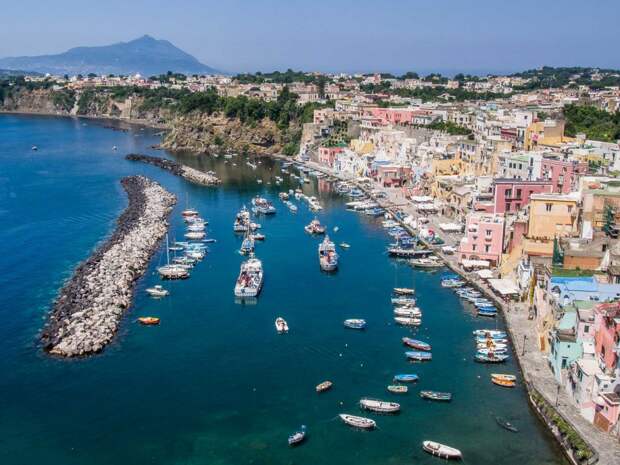 Marina Corricella, Procida island