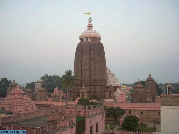 Монолитный купол индийского храма весом несколько тысяч тонн