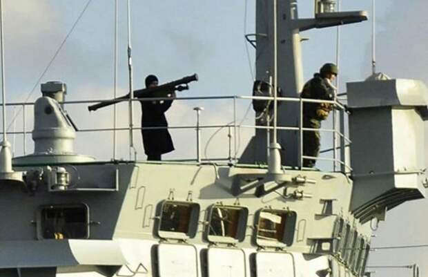 Турция назвала провокацией появление военного с ПЗРК на корабле ВМФ России в Босфоре Турция назвала провокацией появление военного с ПЗРК на корабле ВМФ России в Босфоре