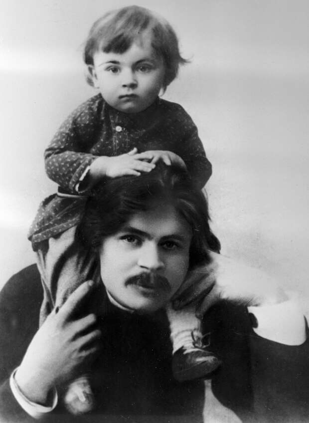 Максим Горький с сыном Максимом. 1899 г.
