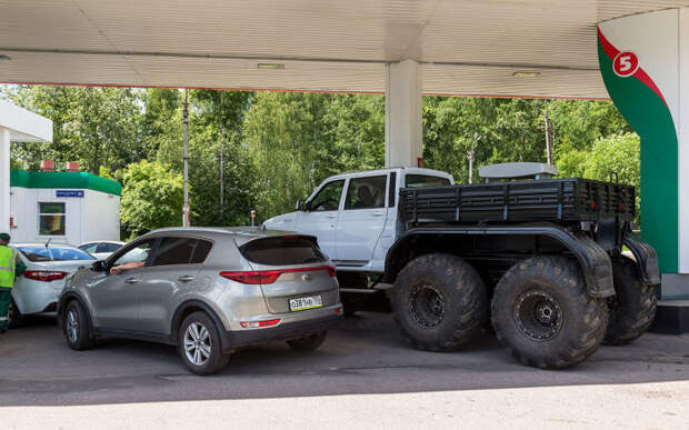 Машина очень высокая – почти 2,5 метра. | Фото: zr.ru.