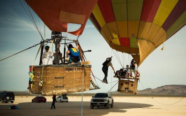 Прогулка на высоте между воздушными шарами (11 фото)