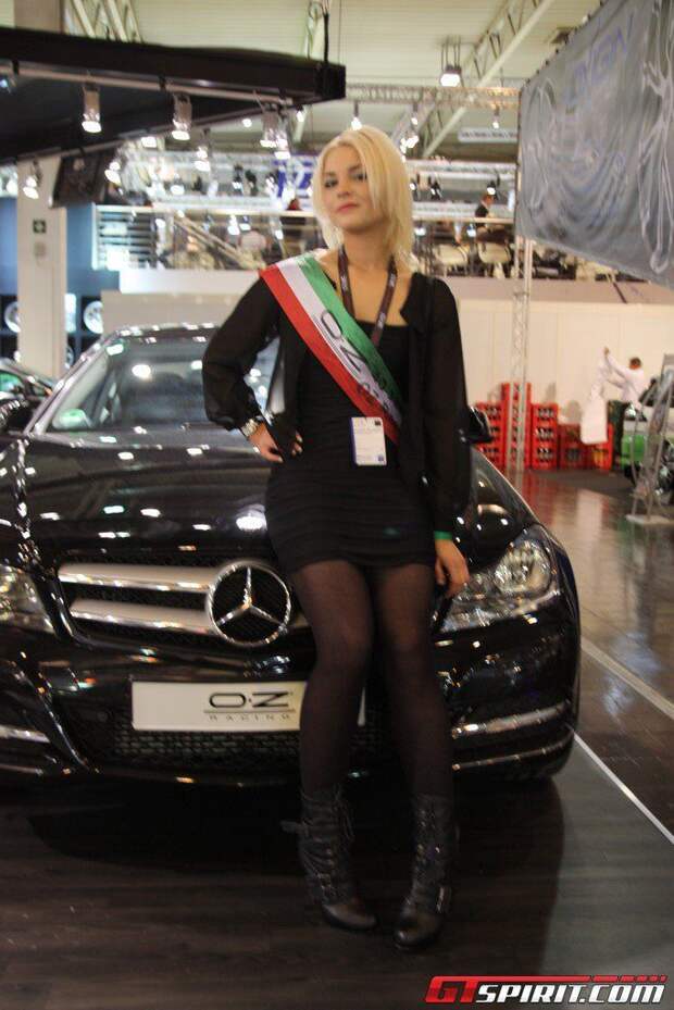 Девушки с автосалона Essen Motor Show (72 фото)
