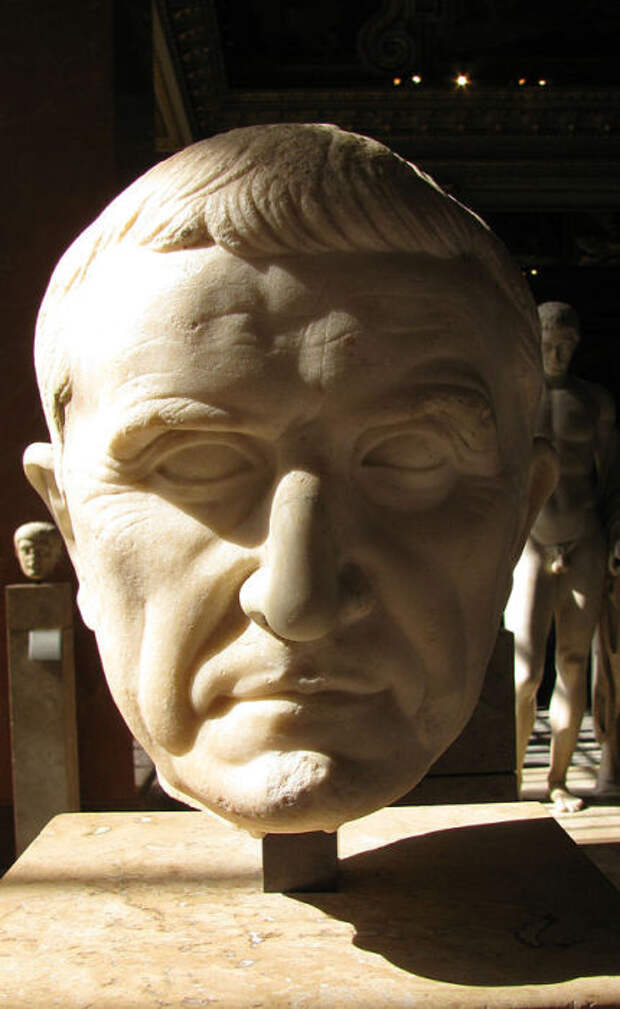 Красс был назначен командующим в войне с восставшими рабами Спартака.