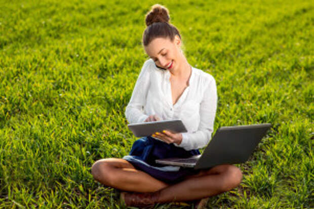 Business woman learning on Daily Inspiration Board