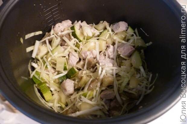 Свинина с овощами и гречкой