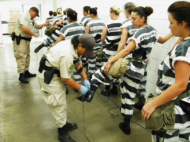 Будни женщин-заключенных в одной из тюрем США