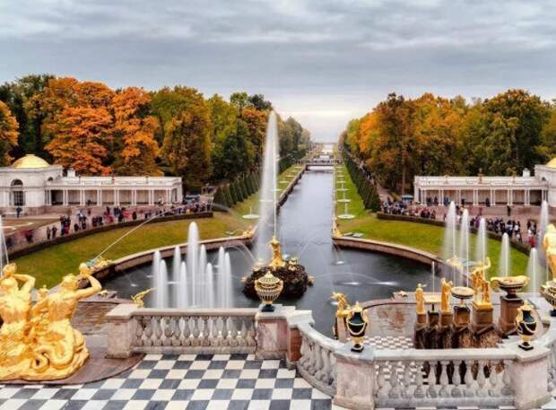 Петергоф парадный и не очень: квартиры в дореволюционной усадьбе, апартаменты на месте казарм и дома от 3,5 млн рублей