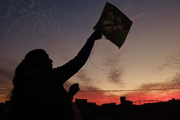 Karar: яркий зеленый свет в небе вызвал панику в турецком городе Ушак