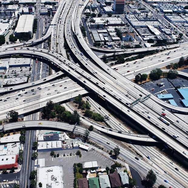 Инфраструктура в городе больше комфортна для водителей. /Фото: nashiusa.com Инфраструктура в городе больше комфортна для водителей. /Фото: nashiusa.com