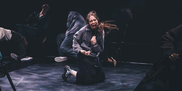 «Последние» в театре «Шалом»: спектакль Олега Липовецкого по Горькому