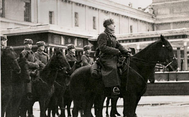 7 ноября 1941 год. Знаменитый парад на Красной площади