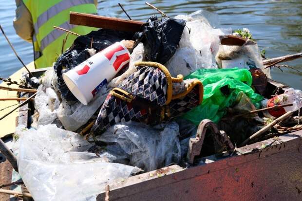 Астраханское озеро готовят к наплыву отдыхающих