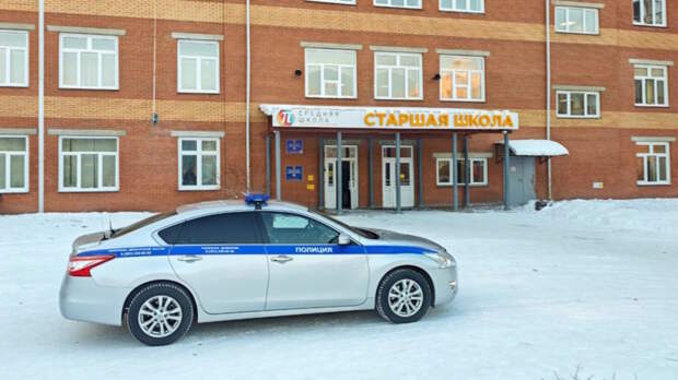 Директора красноярской школы, где ученица устроила поджог и напала на одноклассников, уволили