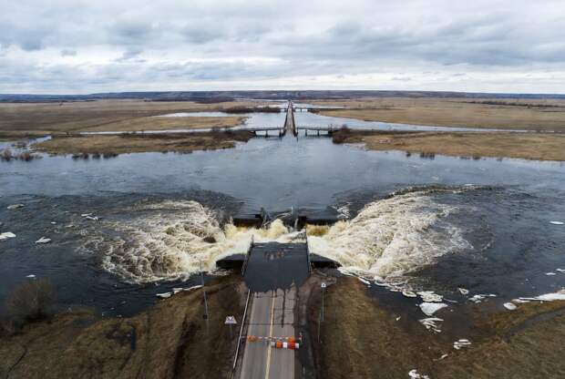 Из-за паводковых вод в Оренбуржье закрыли девять мостов и шесть участков дорог