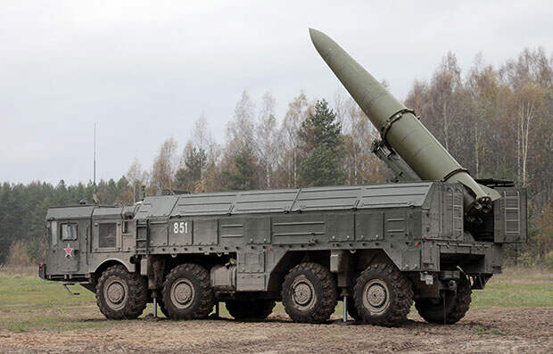 Оперативно-тактический ракетный комплекс 9К720 «Искандер-М» на боевой позиции во время учений по развертыванию.